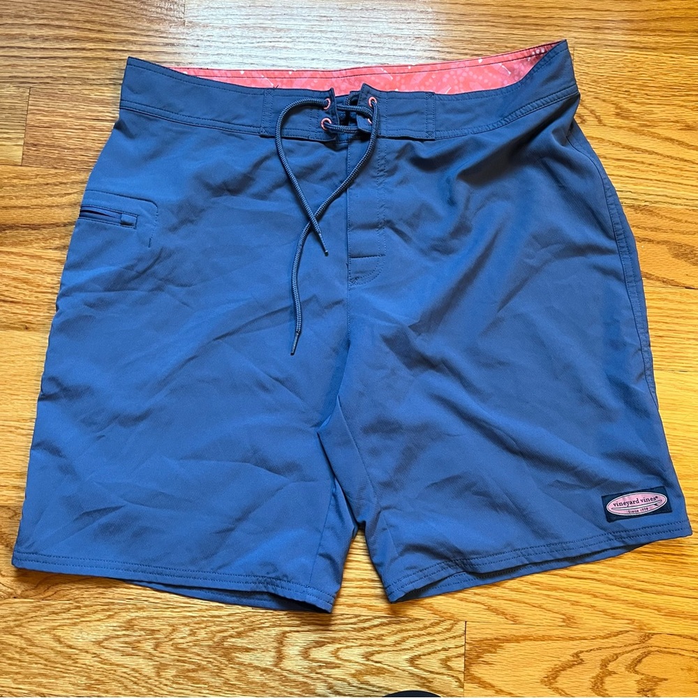 Vineyard Vines men’s swim trunks blue size 34